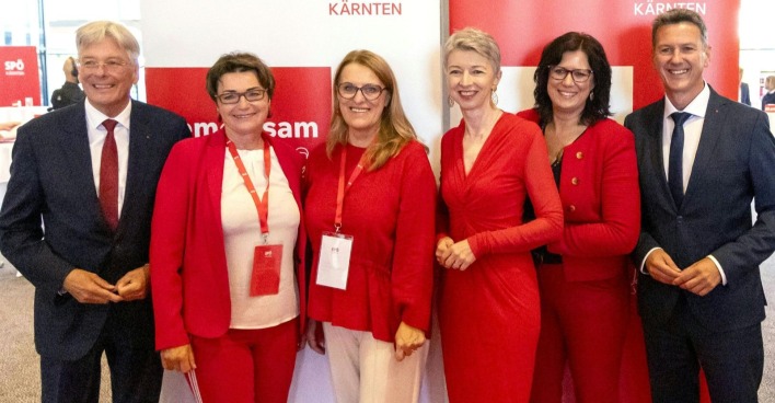 (v.l.)Landesparteivorsitzender und Landeshauptmann Peter Kaiser (SPÖ), Landesrätin Beate Prettner (SPÖ), Staatssekretärin Ulrike Königsberger-Ludwig (SPÖ), Landeshauptmann-Stellvertreterin Gaby Schaunig (SPÖ), Landesrätin Sara Schaar und Landesrat Daniel Fellner (SPÖ) während des 37. Ordentlichen Parteitages der SPÖ Kärnten mit der Neuwahl des Parteivorsitzenden und Entscheidung über die Nachfolge von Peter Kaiser am Samstag, 20. September 2025, im Congress Center Villach