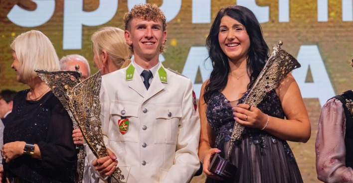 WIEN, OESTERREICH - 08. OKTOBER: Skispringer und Gewinner der Vierschanzentournee 2025 und des Skispringer-Gesamtweltcups 2024-2025 Daniel Tschofenig, Preistraeger der NIKIS Trophae in der Kategorie -Sportler des Jahres 2025
