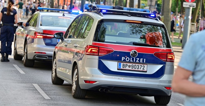 Polizeiwagen die in der Wiener Innenstadt unterwegs sind