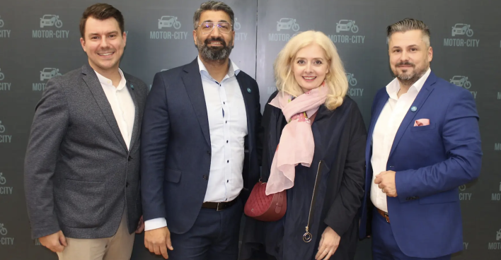 Quartett bei der Eröffnung der Motor-City Wien