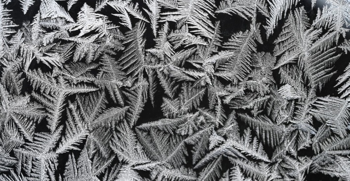 Eisflocken als Zeichen für frostige Kälte
