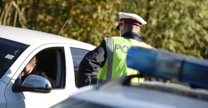 Im Zuge der Kontrolle fanden die Beamten im Pkw etwa 1,6 Kilogramm Marihuana.