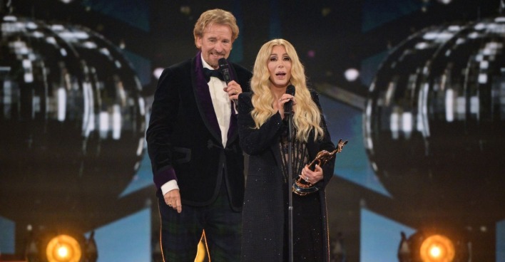 Thomas Gottschalk und Cher auf der Bambi-Bühne.