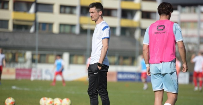 Der Trainer bestätigt laufende Gespräche mit mehreren Vereinen.