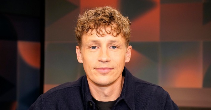 ACT Talkshow 'hart aber fair' in Berlin -- Tim Bendzko in der ARD-Talkshow 'hart aber fair' im Studio Adlershof. Berlin, 03.06.2024