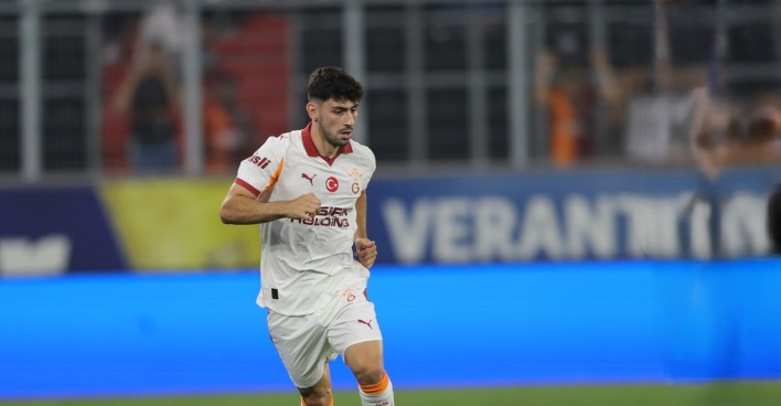 Yusuf Demir wird nach nur 33 Minuten von Okan Buruk ausgewechselt.