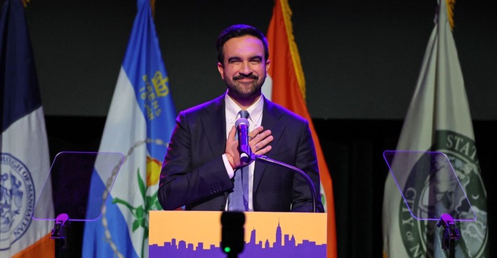 Zohran Mamdani während einer Wahlfeier im Brooklyn Paramount Theater in New York