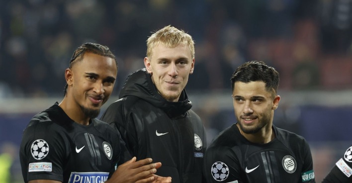 von links Emanuel Aiwu (Sturm Graz), Mika Biereth (Sturm Graz) und Jusuf Gazibegovic (Sturm Graz) während der Champions League Begegnung/Ligaphase/5. Runde zwischen SK Puntigamer Sturm Graz und Girona am Mittwoch, 27. November 2024, im Wörthersee Stadion in Klagenfurt