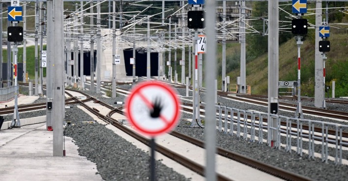 Gleisbereich am Ostportal des Koralmtunnels bei Deutschlandsberg, wo kurz nach der Eröffnung der Koralmbahn Rauch festgestellt wurde.