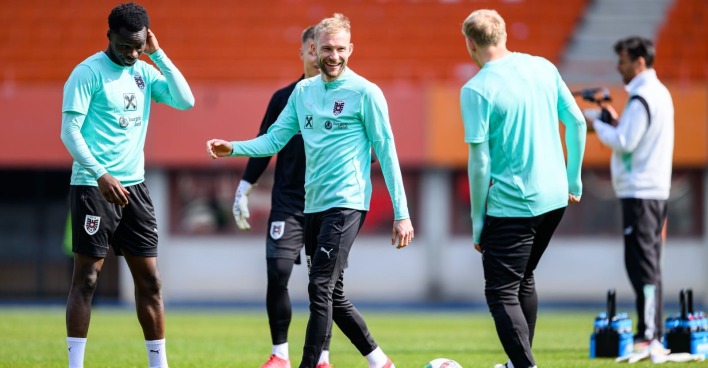 Samson Baidoo und Konrad Laimer im Rahmen eines Abschlusstrainings des ÖFB-Teams vor dem Nations League-Spiele gegen Serbien am Samstag, 22. März 2025, in Wien