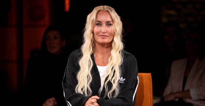 Sarah Connor lächelt