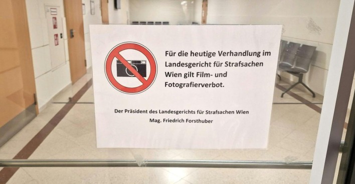Ein Hinweisschild auf das Film- und Fotografierverbot aufgenommen am Donnerstag, 25. September 2025 in Wien