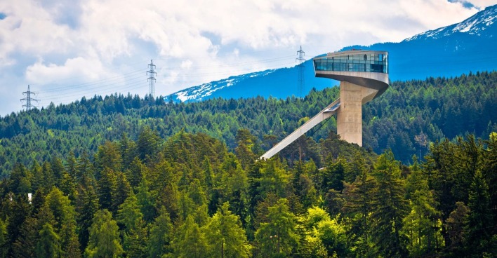 Panoramaansicht der Bergiselschanze in Innsbruck