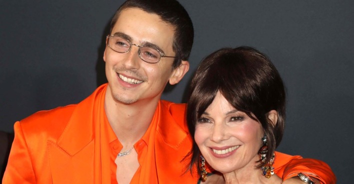 Timothee Chalamet und Fran Drescher lächeln/Fran Drescher kommt zum Opernball