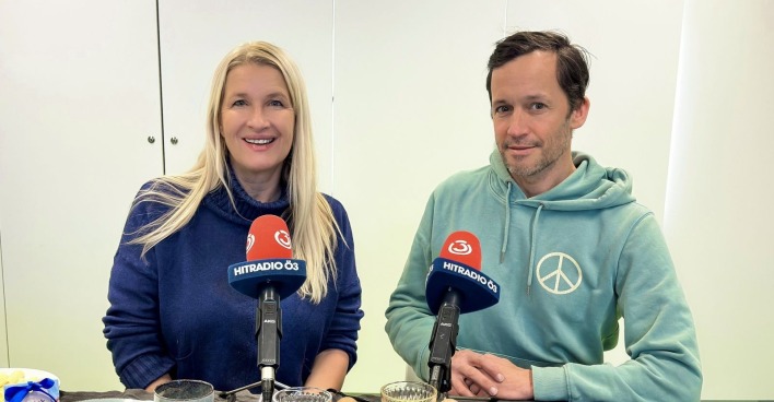 Claudia Stöckl und Caritas-Chef Klaus Schwertner, während der Aufzeichnung von "Frühstück bei mir"