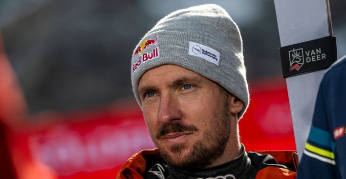 Marcel Hirscher mit Skiern seines Herstellers Van-Deer-Ski in Sölden