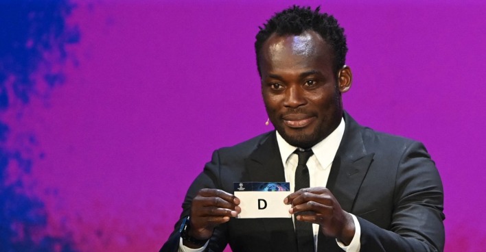 Michael Essien während der Auslosung zur Fußball-WM 2022
