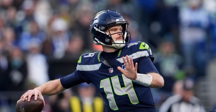 Sam Darnold im Trikot der Seattle Seahawks beim Wurf im NFL-Finale 2026