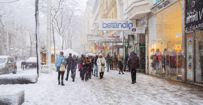 Starker Schneefall auf der Wiener Mariahilfer Straße