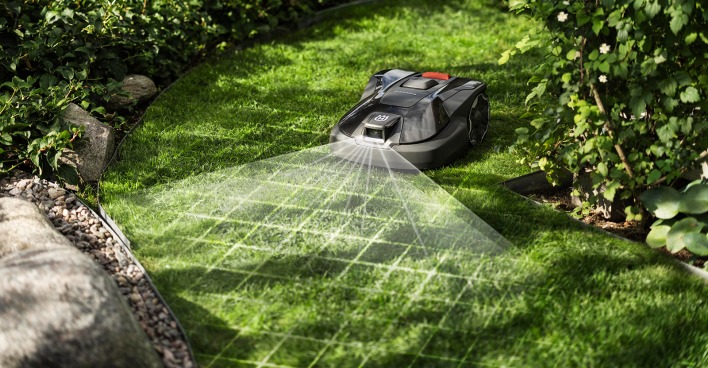Mähroboter im Einsatz im Garten | Credit: Husqvarna