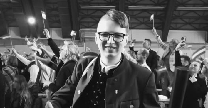 Adrian Hertel auf einer Veranstaltung der Freiheitlichen Jugend Kärnten
