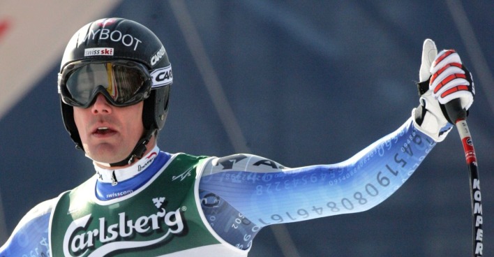Archivbild 2005: Bruno Kernen im Ski-Rennanzug mit Helm und Skistöcken während eines Rennens, Symbolbild zu seiner Olympia-Kritik 2026.