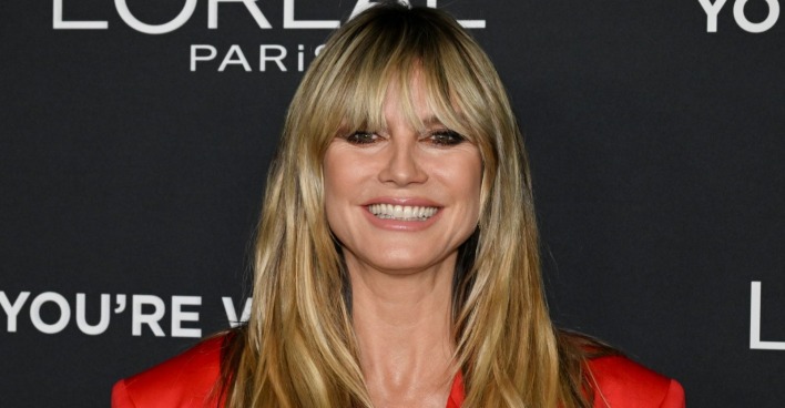 Heidi Klum im roten Oberteil/ Heidi Klum hat schon einen Favoriten in der diesjährigen GNTM-Staffel