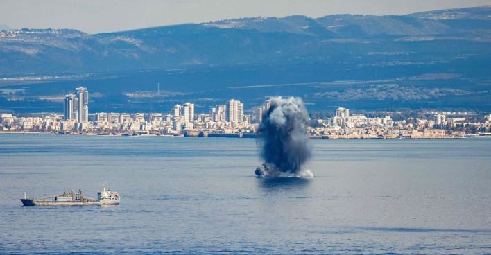 Einschlag einer iranischen Rakete in der israelischen Stadt Haifa