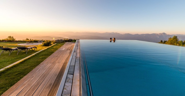 Pool des Mountain Resort Feuerberg, welches Opfer von Pishing-Mails wurde