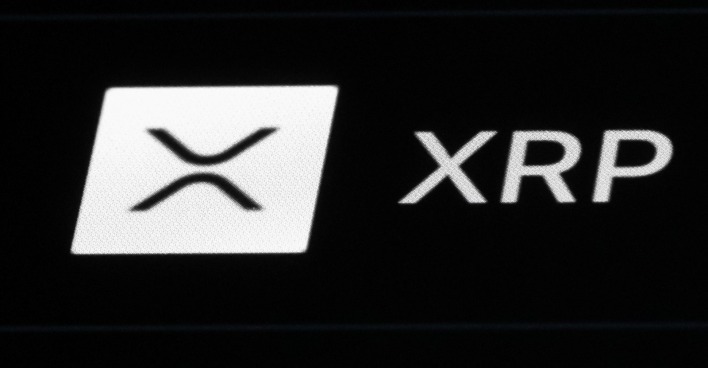 XRP fällt auf ein Drei-Wochen-Tief bei 1,33 Dollar.