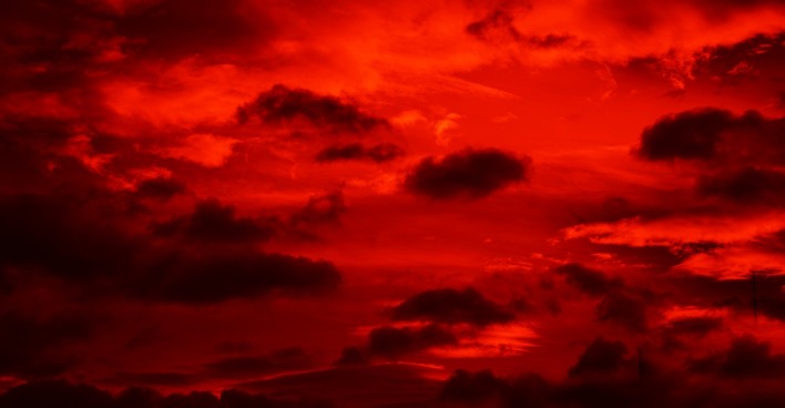 Feuriger Himmel mit Raum für Design.