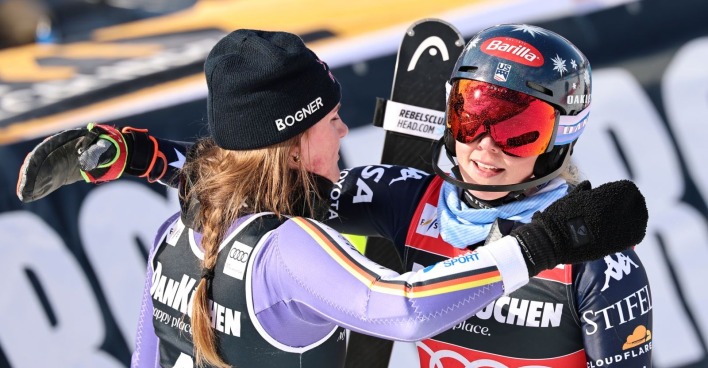 Emma Aicher und Mikaela Shiffrin im Zielraum beim Weltcup-Finale in Hafjell.