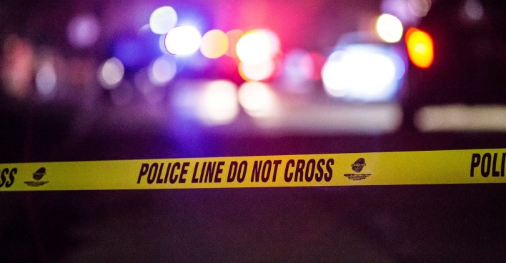 Absperrband der Polizei als Themenbild für einen Tatort in Cleveland, Ohio, an dem zwei Koffer mit Leichen von Mädchen gefunden wurden