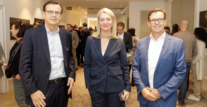 Trio bei der Finissage in den Räumlichkeiten von wohninvest