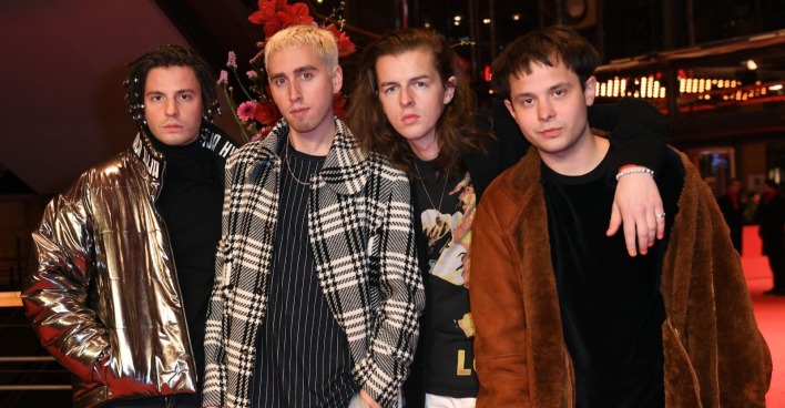 Bilderbuch Band mit Michael Krammer bei Event Gruppenfoto Österreich Musiker