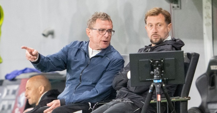 Ralf Rangnick und Lars Kornetka während einem Länderspiel.