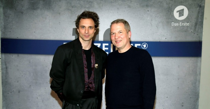 Andre Kaczmarczyk und Felix Karolus bei der Premiere des Fernsehfilms 'Polizeiruf 110: Goldraub' im Filmmuseum Potsdam.