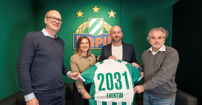 Vertreter des SK Rapid Wien, Eventim und oeticket auf einem gemeinsamen Foto