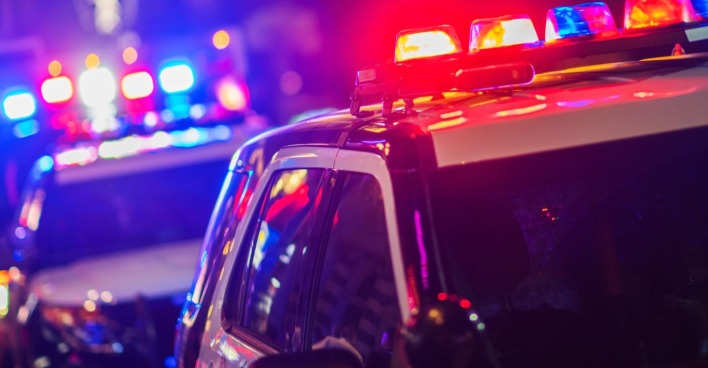 Amerikanische Polizeiwägen mit eingeschalteter Sirene