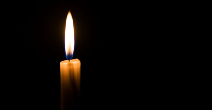 Trauerkerze um den Tod von Walter Temmer zu symbolisieren