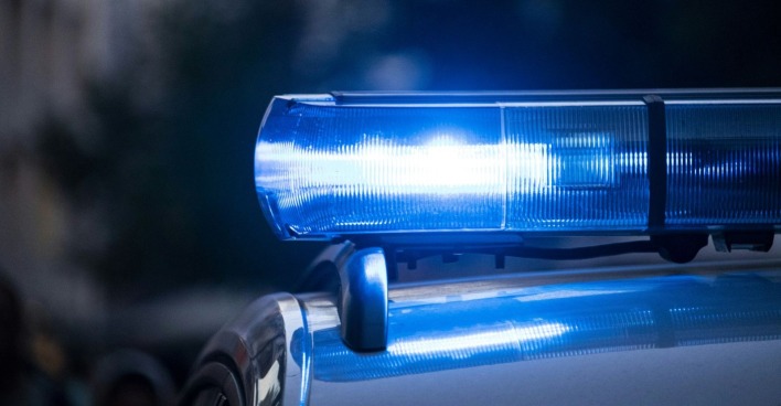 Polizeiauto mit Blaulicht nach Axt-Attacke am Linzer Südbahnhofmarkt in Linz
