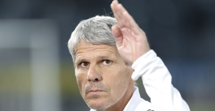 LASK-Trainer Dietmar Kühbauer gestikuliert während des Spiels gegen Sturm Graz