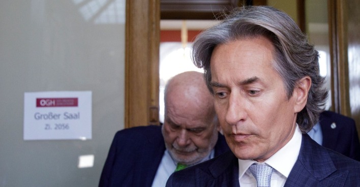 Karl-Heinz Grasser im Anzug vor Gericht am OGH Wien im Zusammenhang mit seinem Konkursverfahren und Millionen-Schulden