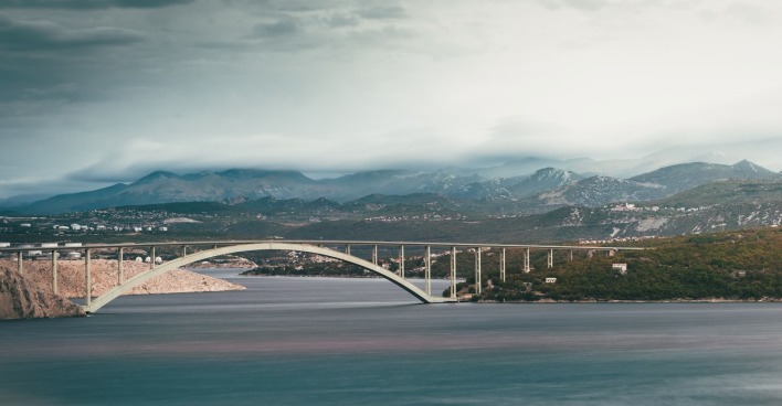 Kroatien Bora Sturm Krk Brücke gesperrt wegen starkem Wind an der Adriaküste