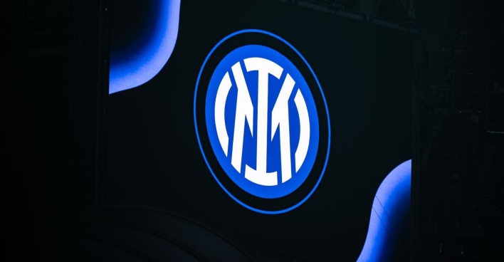 Inter Mailand Logo auf großer LED-Wand – Traditionsklub aus Italien und ehemalige Station von Mircea Lucescu