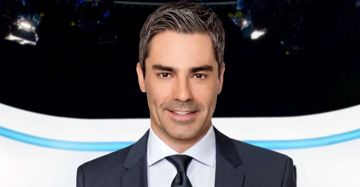 Roman Rafreider im ORF-Studio mit Anzug und Krawatte – Moderator sorgt mit Aussage über Schmusen für Aufsehen