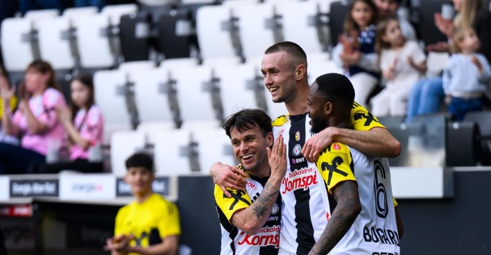 Sasa Kalajdzic im Trikot des LASK während eines Bundesligaspiels