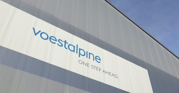 Die Voestalpine Aktie leidet unter US-Zöllen, bleibt aber stabil durch das Bahngeschäft.