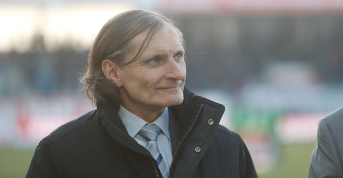 Alfred Tatar auf der Seitenlinie bei SV Ried