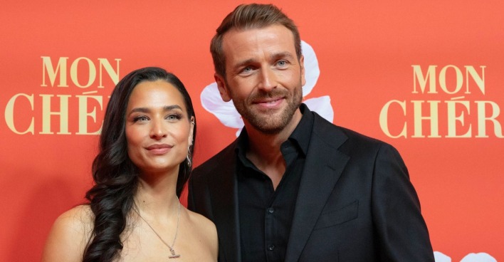 Amira Aly schwanger mit Baby von Christian Düren bei einem gemeinsamen Auftritt auf dem roten Teppich.